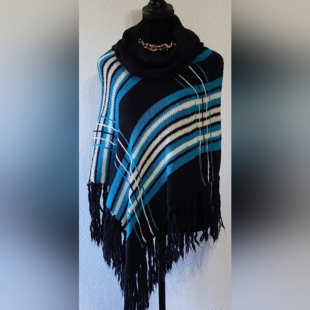 Turtleneck Poncho with fringes